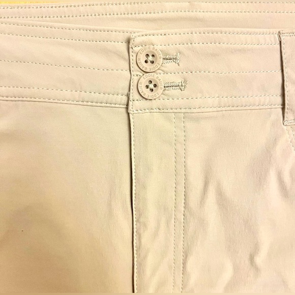 Eddie Bauer Women's Comfortable Stretch Khaki Cargo Shorts Size 14 - Picture 3 of 9